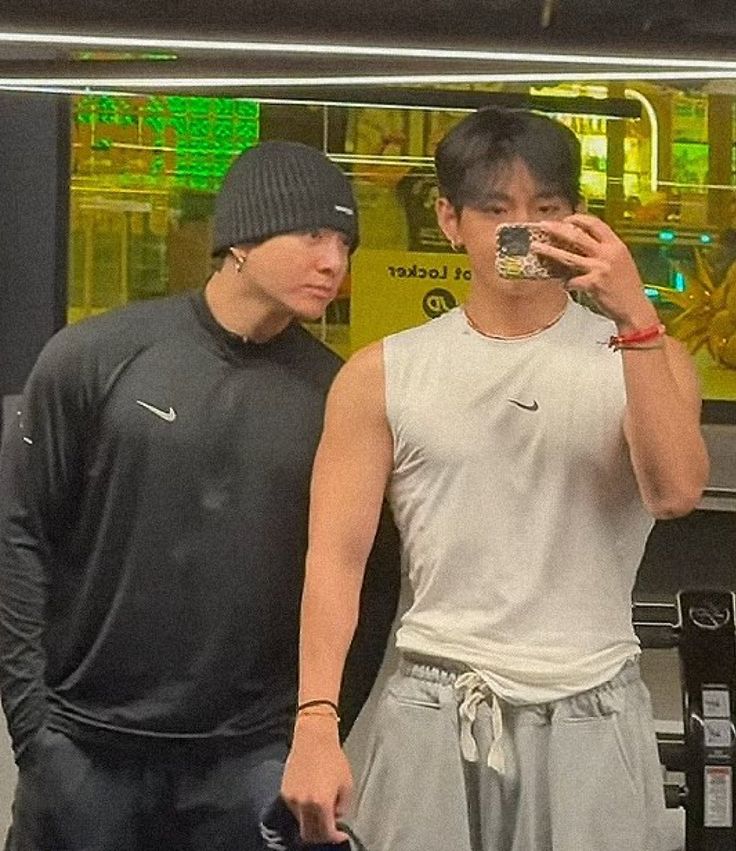 ibelongtobtsvt's tweet image. 9597 my two hot duos in the gym 😚

#btsvt #gyucheol #taekook
