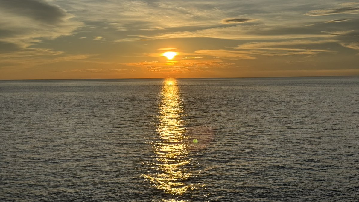 WavemastersGrp's tweet image. Picture yourself and your special someone (or solo) having a drink and watching this beautiful sunset.  #cruise #cruisebrothers #wavemasters #vacation #travel #getaway #inclusive #island #ocean #relaxing #Margaritaville #Margaritavilleatsea