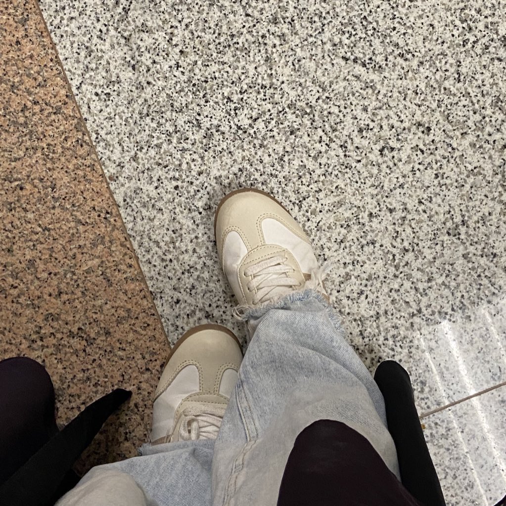 c_2erine's tweet image. عشوائيات اول يوم كويز👀