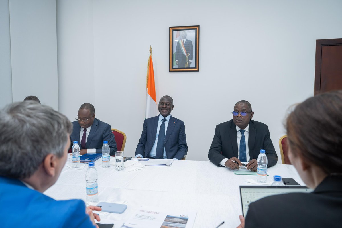 semadamabictogo's tweet image. Séance de travail avec une délégation de l’Agence Française de Développement (#AFD).

Merci à l’AFD pour la confiance et son accompagnement dans la mise en œuvre des #projets structurants de la #commune de #Yopougon.