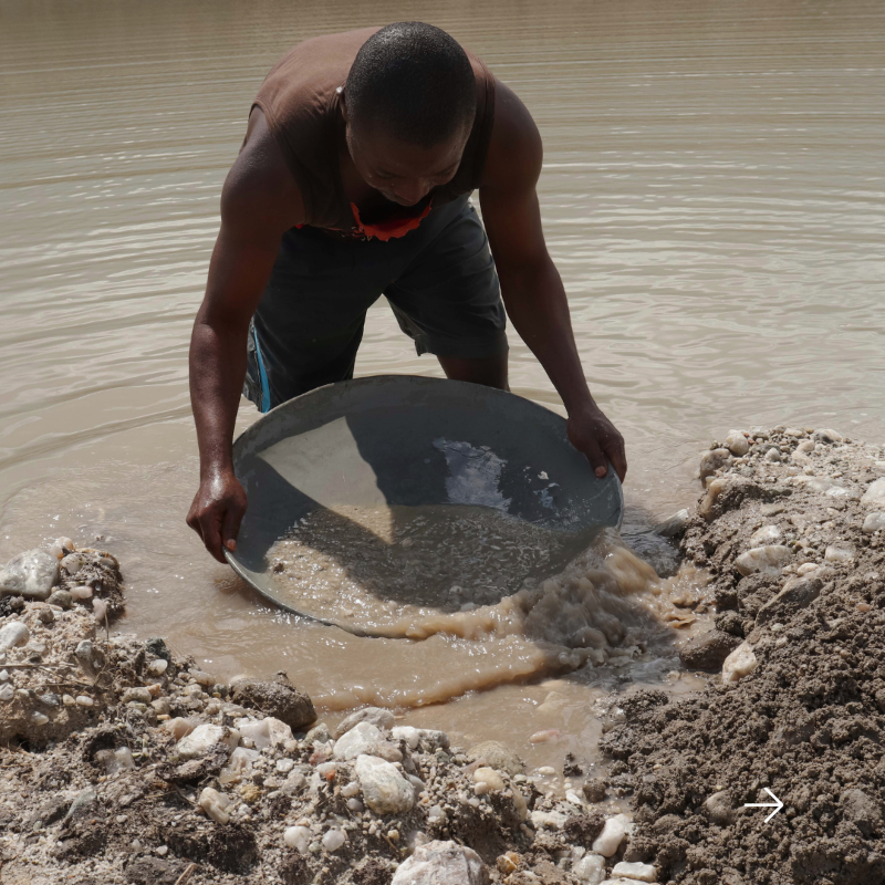 ParisPeaceForum's tweet photo. This #InternationalDayOfPeace, we spotlight the @Madini project in DRC, breaking the cycle between conflict and mineral exploitation through transparency and dialogue. 

Proud to support this project through our Scale Up program.