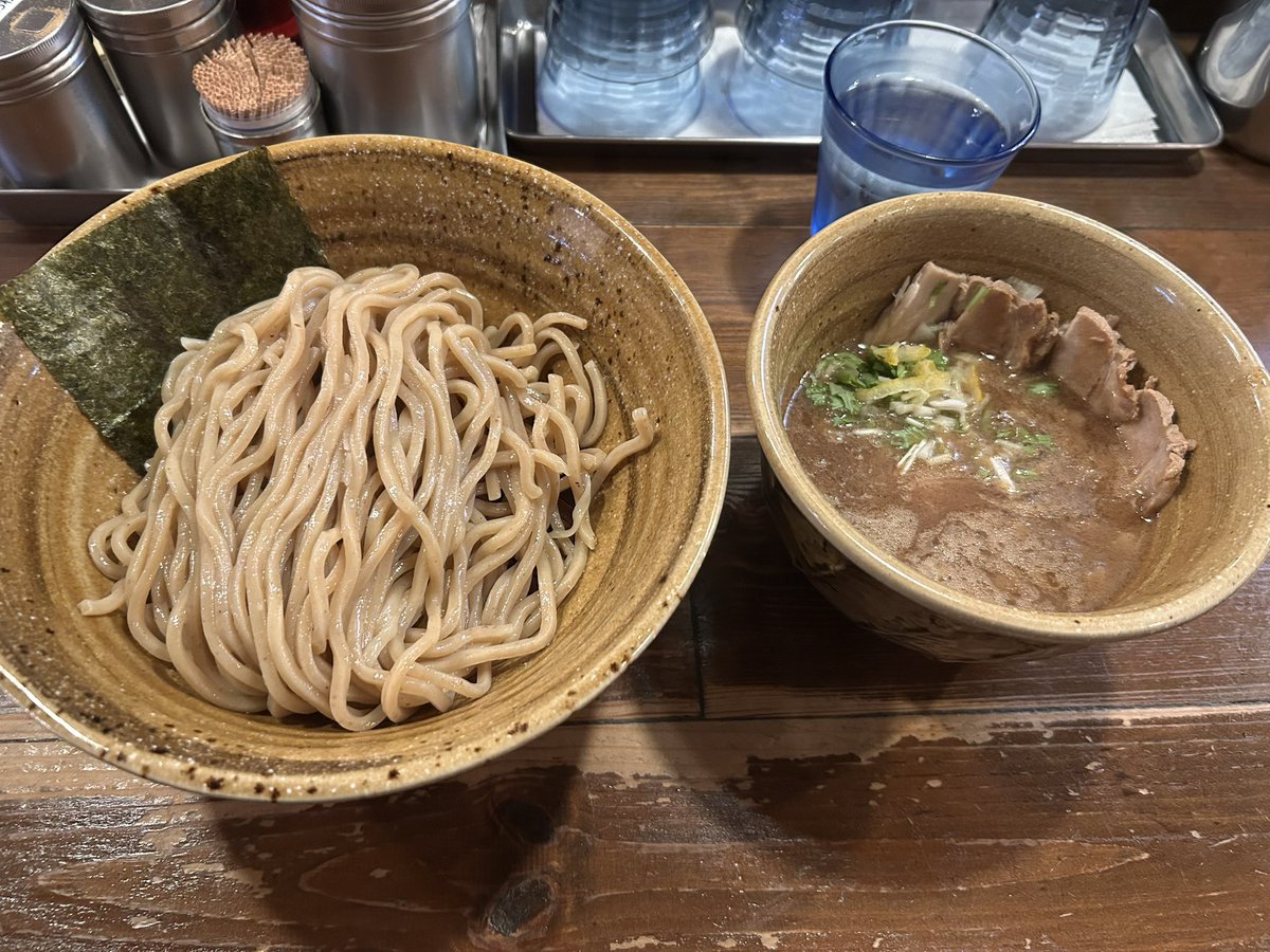 リブの後には、めうめうさんに案内して頂いて、なかしさんのラーメン屋へ！
約1年前の自主大会で、めうめうさん(<a href="/meumeu_TCG/">めうめう</a> )、なかしさん(<a href="/nks_td/">なかし</a> )のチームと当たったのが懐かしい😆

つけ麺本当に美味しくて、大盛りにしておくべきだった😂  
ありがとうございました！