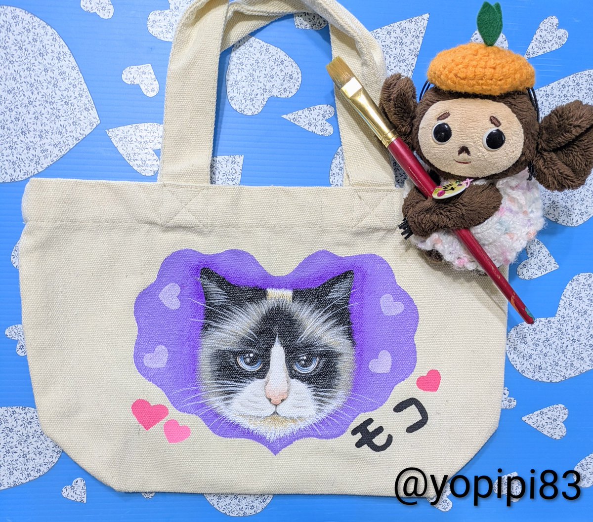 にゃんこバッグ描きました🖌️
マロンにゃん、モコにゃん
😻かわいい😻
ご依頼ありがとうございました🙇
#チェブラーシカ
#よぴ家の日常
#布えのぐ