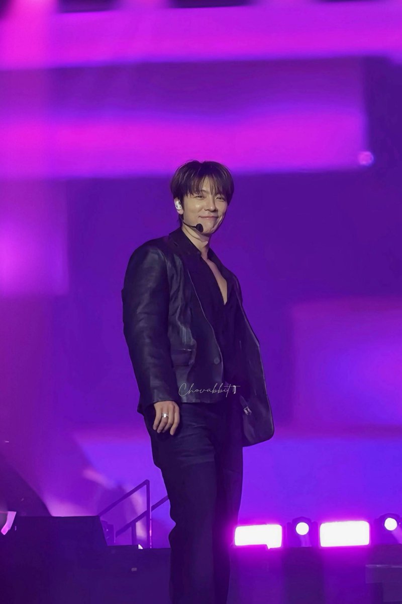 chovabbit's tweet photo. OMG LEE DONGHAE URE SO FINEEEE

#SUPERJUNIOR  #SUPERSHOW10 #SS10inJAKARTA #SUPERSHOW10inJAKARTA https://t.co/o07lgIFuQA