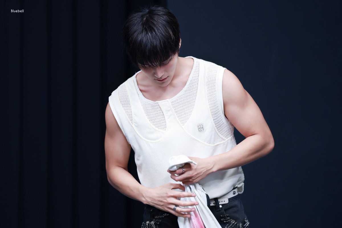 250907 헬로라이브 대면 민혁

울 민혁이 최고야!!💙

#민혁 #MINHYUK
#몬스타엑스 #MONSTAX #MONSTA_X