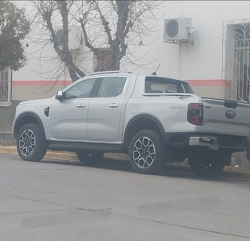 CHUBUT__News's tweet image. Linda camioneta sin patente en el Instituto de Asistencia Social.
Es de algún funcionario?
#EsPregunta