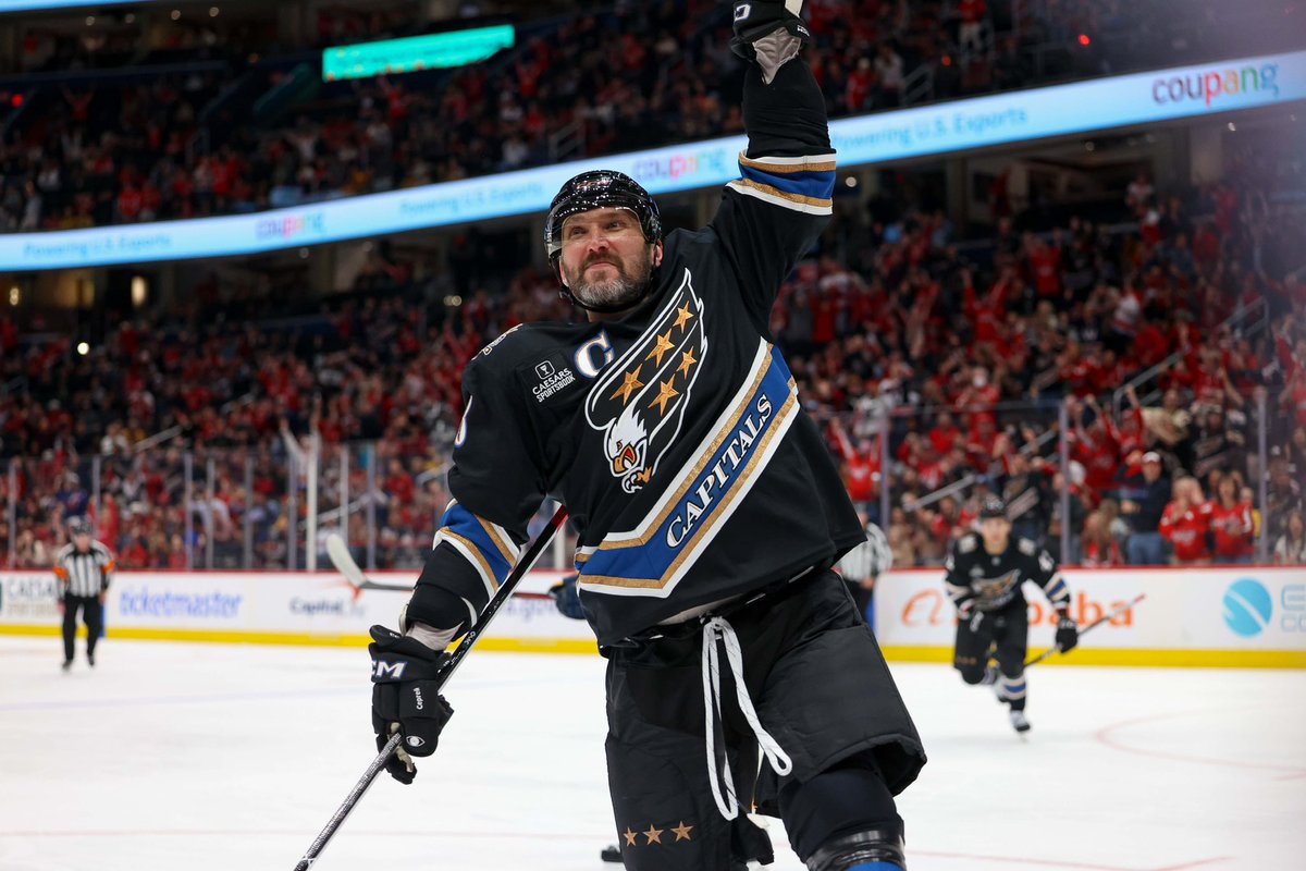 spittinchiclets's tweet photo. Happy 40th birthday to the greatest goal scorer of ALL-TIME!! @ovi8 🎂 https://t.co/Dhc1y2Kayt