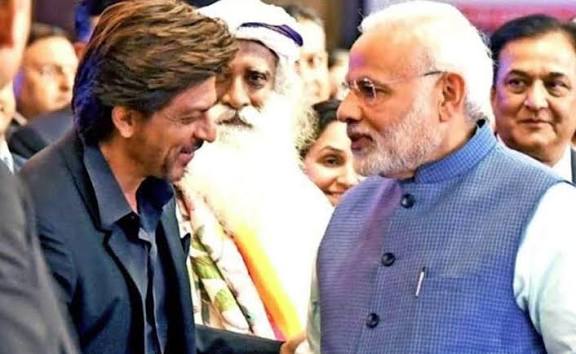 ultimateking001's tweet photo. Aaj Left Wing Walo  Ki Jal Ke Raaakh Ho Ho Gayi Hain 😂😂😂
Puri Duniya Ne  Modi Ji Ko Birthday Wish Kiya .
Most Importantly Humare ' SRK' Ne  Bhi Kiya .
Happy Birthday Modi Ji 
@Narndra 
@PMOIndia 
And  A Big Thanks  To My Fav Megastar 
@iamsrk https://t.co/GW6mwtxcXb