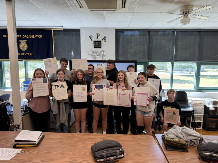 ACCENTRAL262's tweet photo. Our Intro to Ag students have been learning about the FFA Creed! As part of their lesson, they created posters that highlight and celebrate the words and values of the Creed. https://t.co/Lj5BhOQJ1w
