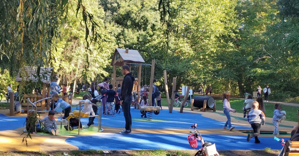 🚨🇮🇹 𝗔𝗟𝗘𝗥𝗧𝗘 𝗜𝗡𝗙𝗢 — L’horreur dans un parc de Rome en Italie : un petit garçon de 8 ans qui fêtait son anniversaire a été ATTAQUÉ à la BARRE DE FER et DÉFIGURÉ par 3 migrants âgés de 7 à 11 ans.

Alors que la fête touchait à sa fin, l’enfant a été frappé à coups de