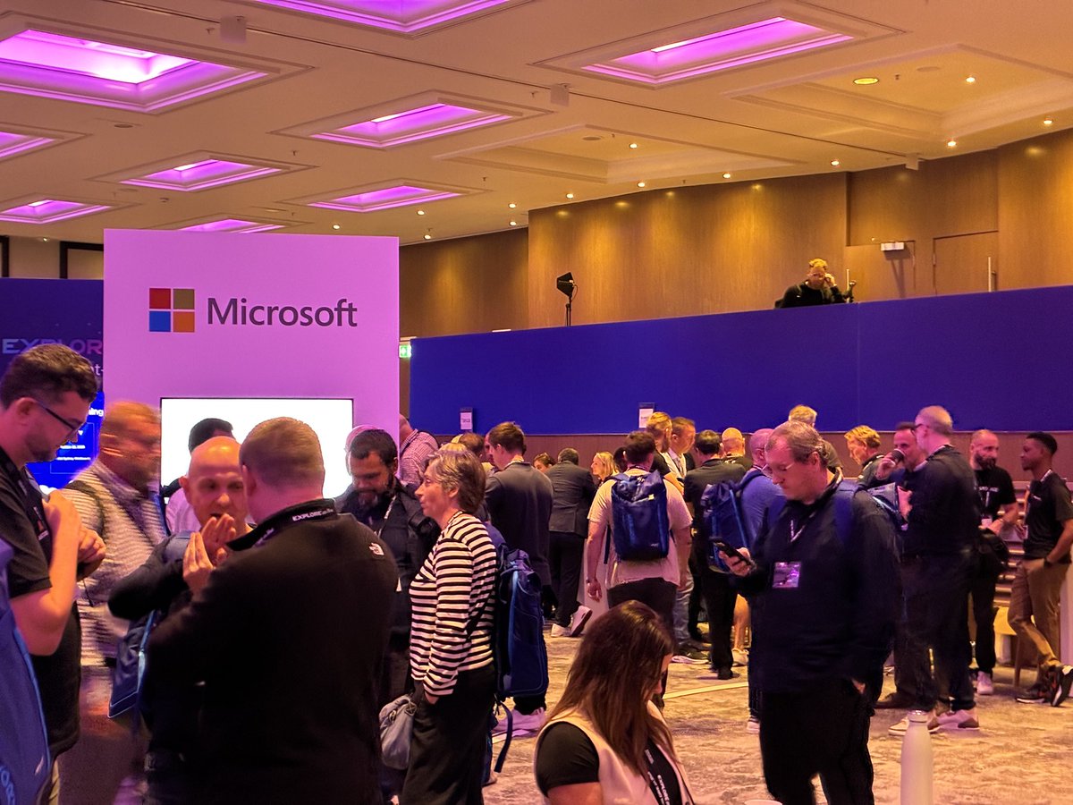 ericnipro's tweet image. Explore London 2025 , busy HUB, loads of people talking and learning about #vcf9