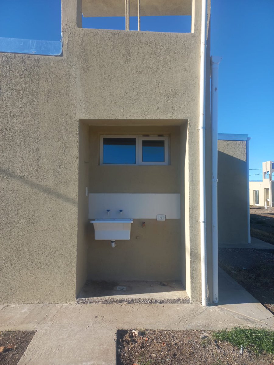 MinHabitatPBA's tweet image. ¡Ultimando detalles! 🤩 Estas son las casas que vamos a entregar en #CoronelDorrego: 24 viviendas que sorteamos el día 24 de mayo de este año y que ya casi están listas para garantizar el derecho a un hogar para más familias del municipio.
