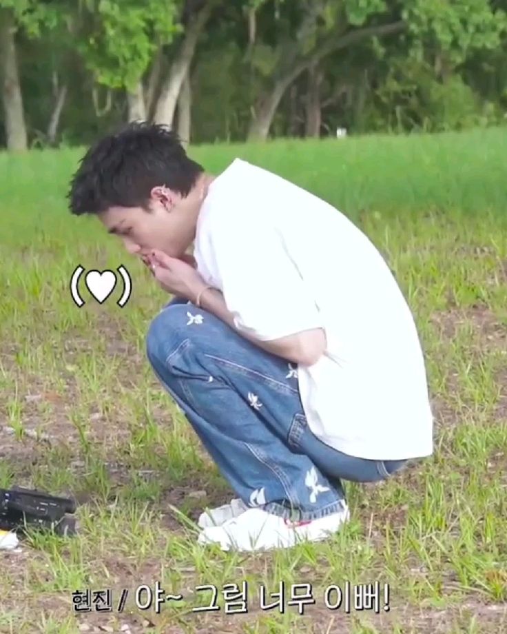 hyunieversace's tweet photo. tiniest human🥺 https://t.co/ESziYUswdT
