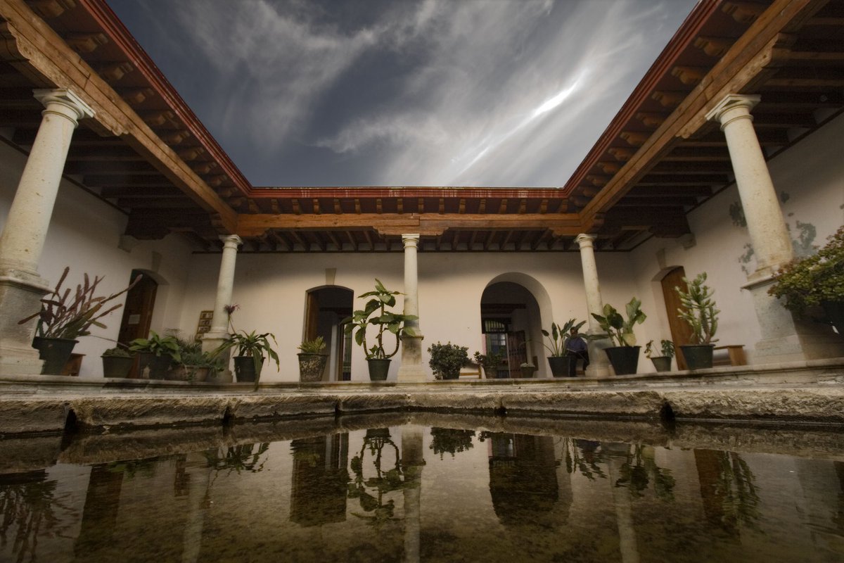 XXIX ANIVERSARIO DEL CENTRO FOTOGRÁFICO FUNDADO POR TOLEDO 

El 17 de septiembre de 1996 el artista Francisco Toledo abrió, en una casa ubicada en la calle de Murguia, el Centro Fotográfico Manuel Álvarez Bravo <a href="/CFMAB/">Centro Fotográfico</a> para difundir el arte de la fotografía.
#Oaxaca