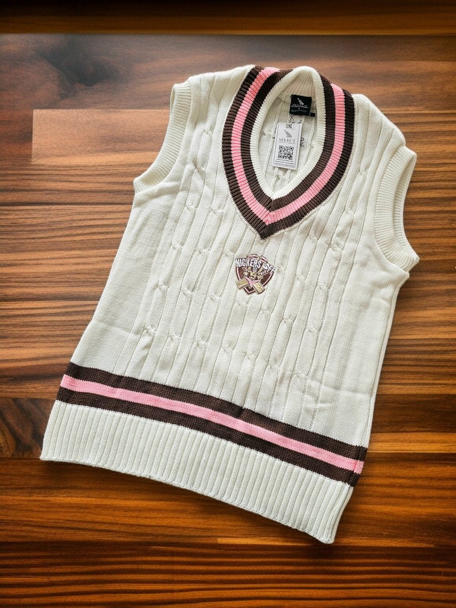 What a stunning colour combination on these classy Custom Cable Knit Jumpers for Nickers Off CC 😍

This brown and pink combo really is lovely. 👌🏏