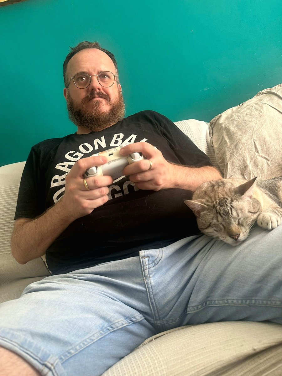 JethBlue's tweet image. Mi ayudante en el Silksong se me ha dormido de tanto verme morir 🤣