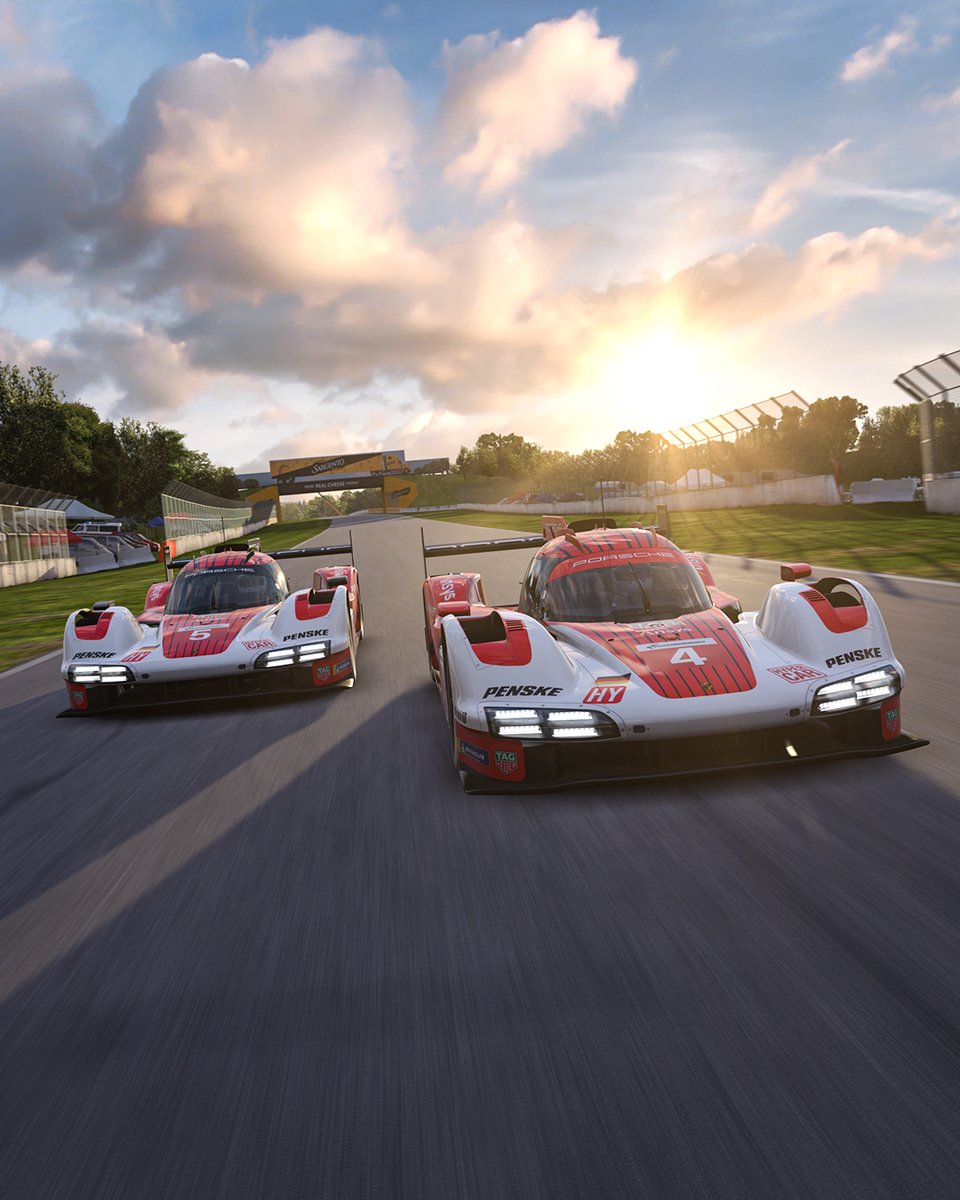 RaceRoom tweet media