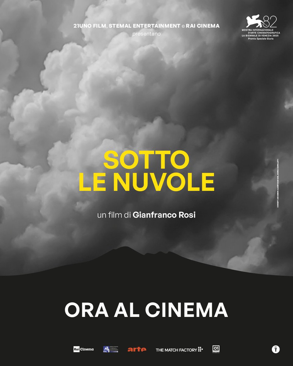 01Distribution's tweet image. Tre anni di riprese, in attesa della luce giusta. 
Un viaggio nato dal caso e trasformato in un unico grande racconto corale. #SottoLeNuvole è la Napoli invisibile raccontata con il linguaggio unico di Gianfranco Rosi. 
ORA AL CINEMA. 
Premio Speciale della Giuria a #VENEZIA82.