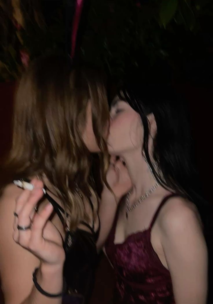 love ⚢ (@sapphiccworld) on Twitter photo 