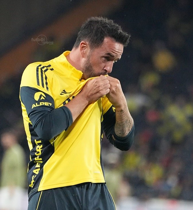 TekYolFener's tweet photo. Gökhan Gönül. https://t.co/od38sZAfrO