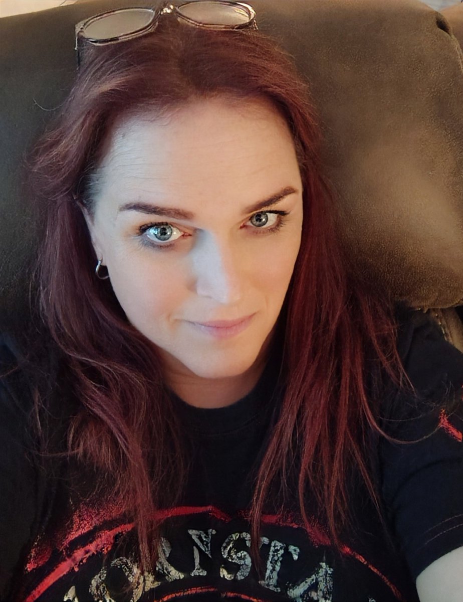 the_bassplayer's tweet image. Makeup and good lighting...
#nofilterneeded