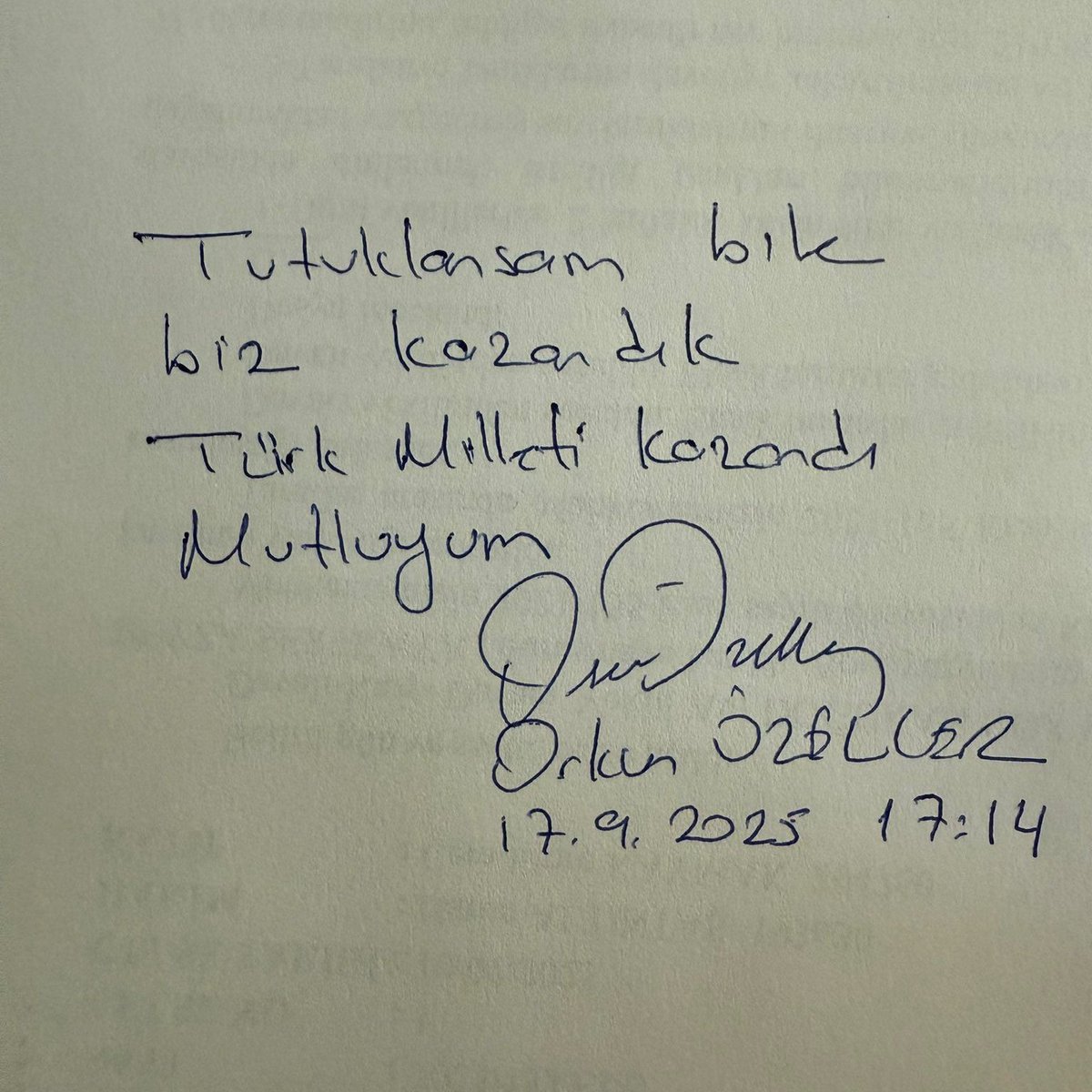 Eğilmiyor diye kurdu hor görüp, iti el üstünde tutan utansın!