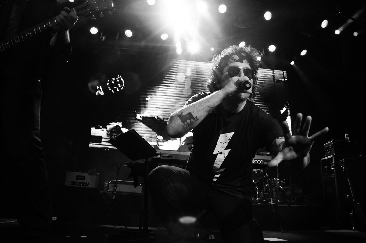 "Todo lo que cualquiera quiera suponer que es la vida de un músico de rock yo lo multipliqué por cien. Gloria, sustancia, creatividad, experiencia, lujo, miseria, amistad, erótica, etc".

📰 Mavirock N° 29, septiembre de 2013.
📸 Anya Bartels Suermondt.