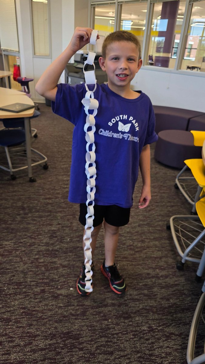 SeidlSTEAMspace's tweet image. 3rd grade has been focusing on another one of our Highlander competencies, collaboration!
Students had to work together to decide how to use limited resources to make the tallest paper chain. They know I was on the lookout for inclusive leaders demonstrating teamwork!