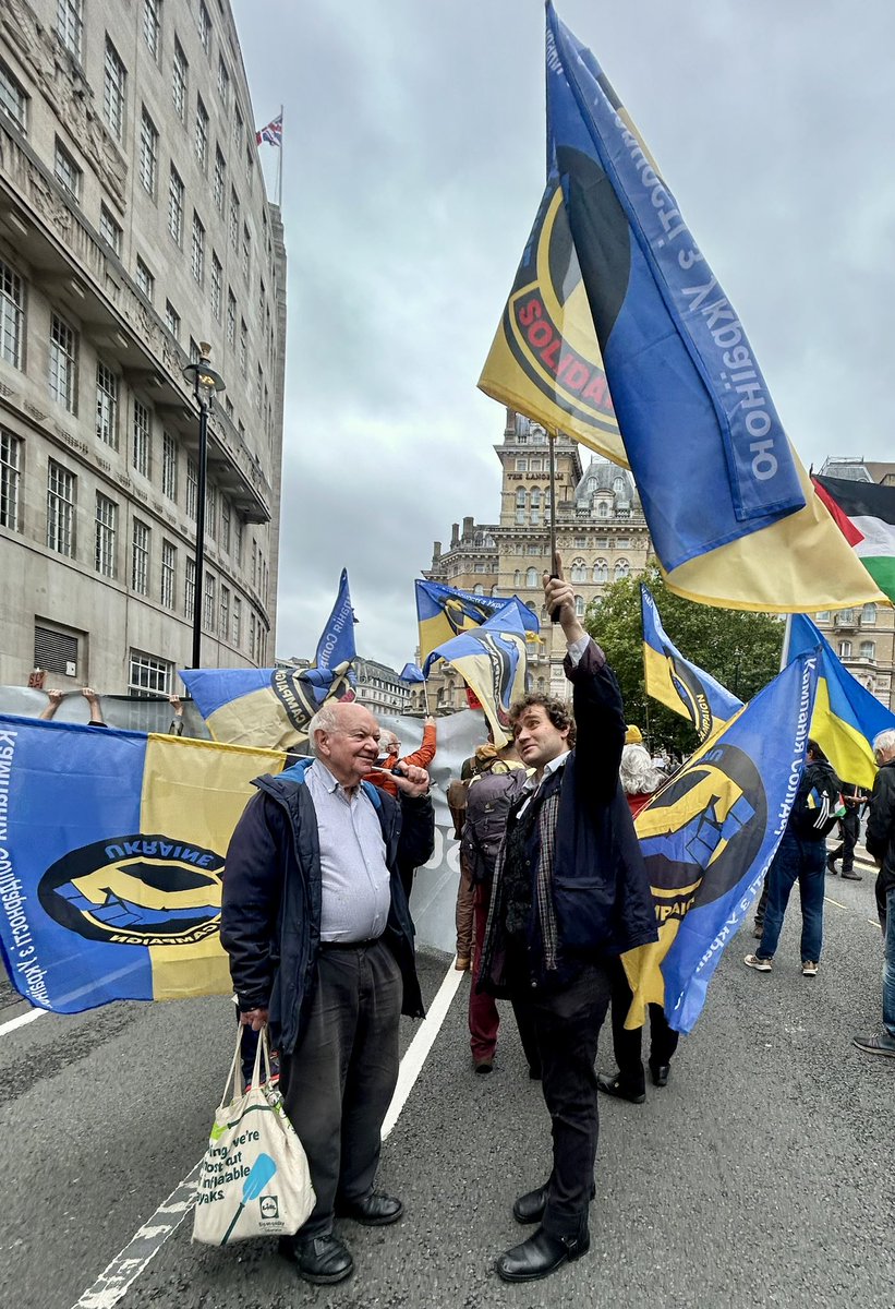 allyc375's tweet image. Privileged to join @UkraineSol  at today’s #StopTrumpProtest. Were were numerous &amp;amp; not one of us pissed against a wall. #StandWithUkraine 💙💛💪🇬🇧
