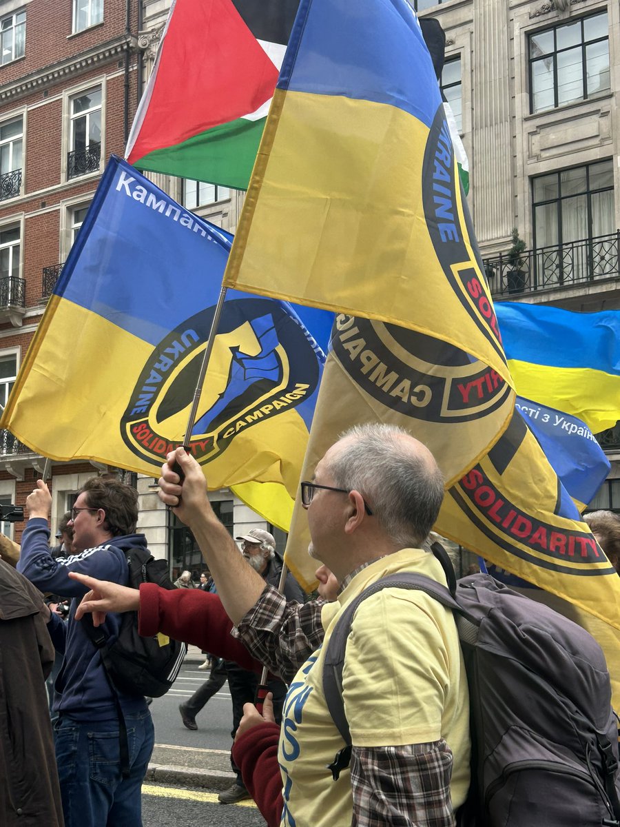 allyc375's tweet image. Privileged to join @UkraineSol  at today’s #StopTrumpProtest. Were were numerous &amp;amp; not one of us pissed against a wall. #StandWithUkraine 💙💛💪🇬🇧