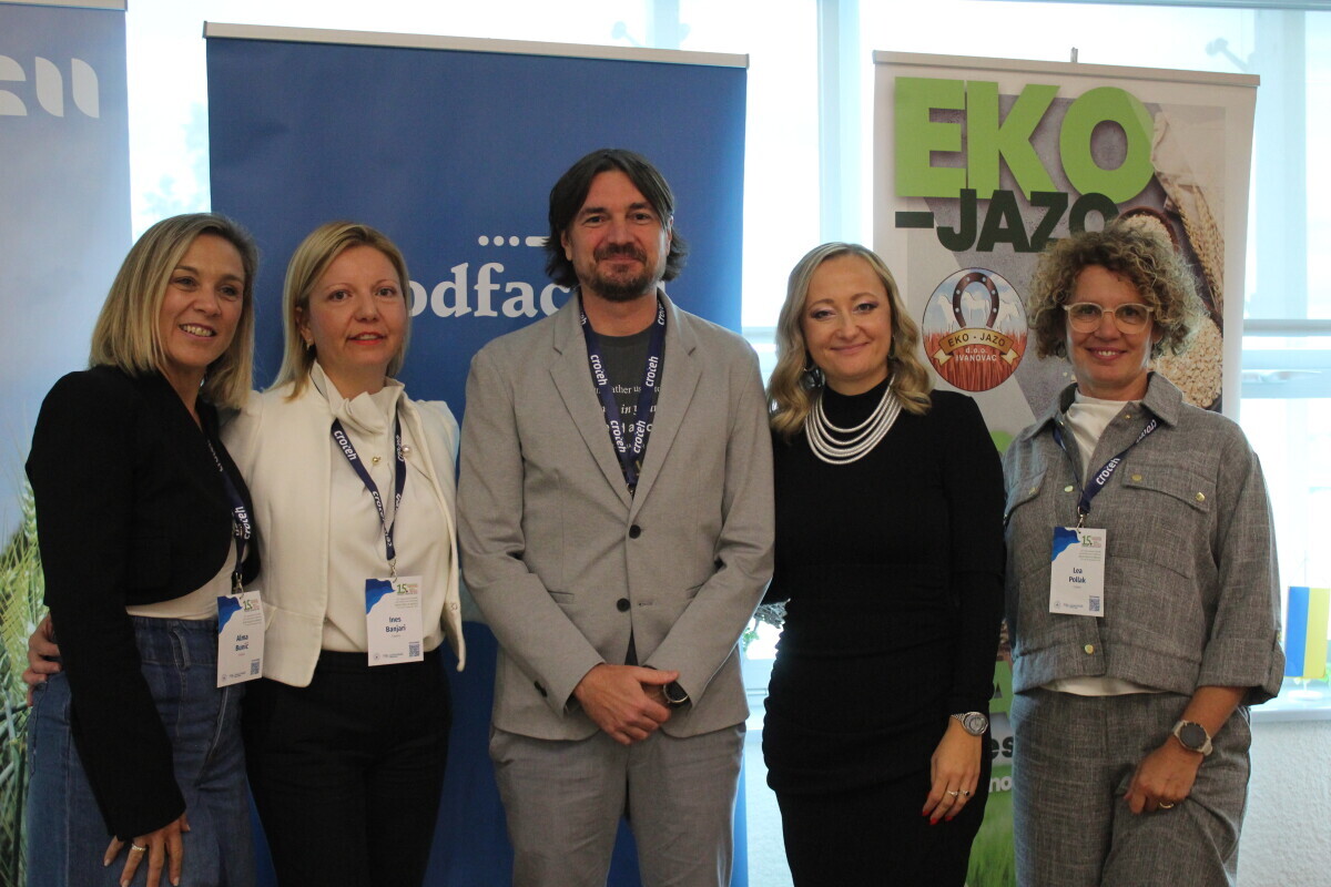 vstapic's tweet image. Danas smo u Osijeku na 15. konferenciji Hranom do zdravlja govorili i o izazovima (dez)informiranja o hrani putem interneta kojima se bavimo u projektu FoodFacts