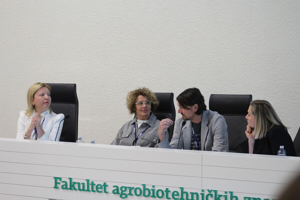 vstapic's tweet image. Danas smo u Osijeku na 15. konferenciji Hranom do zdravlja govorili i o izazovima (dez)informiranja o hrani putem interneta kojima se bavimo u projektu FoodFacts