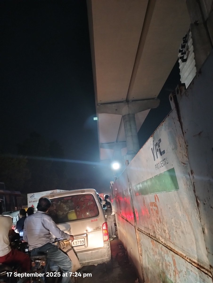 KarnKrishan's tweet photo. Huze traffic at M B road Delhi from Hamdard Crossing to tigri it's been more than 30mins that I have been stuck also no police personnel available for traffic management.

@dtptraffic https://t.co/ltMP911Iz1