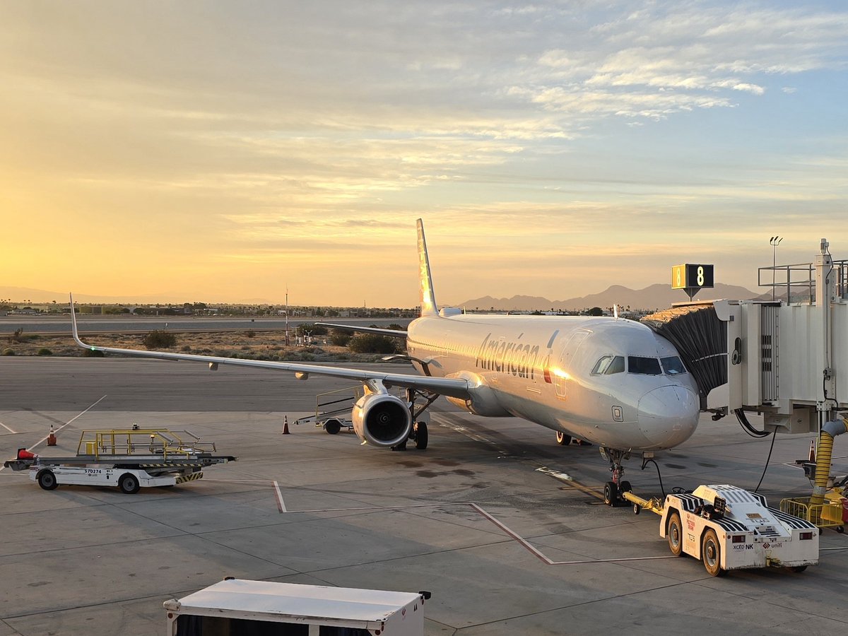 GoodLookinOut11's tweet photo. It is the first flight of the day for this plane...delayed. Very on brand for @AmericanAir. This is why I NEVER fall for their ludicrous 25-40 minute connection times. Always book a minimum 2 hour layover. https://t.co/NcLjDc6crk