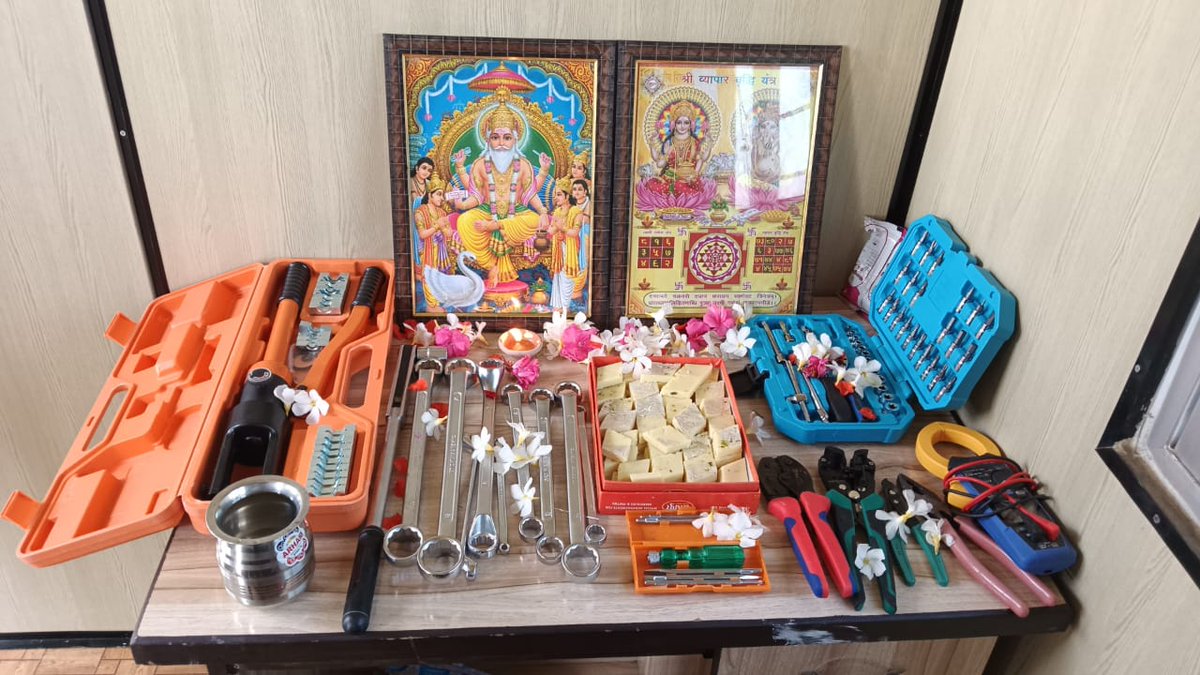 Solar91india's tweet image. At Solar91, we honor the divine architect Lord Vishwakarma, this Vishwakarma Pooja, our teams across multiple sites came together to perform rituals, seeking blessings for strength, precision, and progress in our work.

#solar91 #vishwakarmapooja #cleanenergy #sustainability
