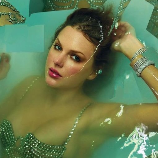 🚨| An insider stated that the promo for “The Life of a Showgirl” will be the biggest an album has had since Thriller. 

According to the same source, Taylor Swift’s peculiar appearance at the Chiefs game is part of a HUGE October rollout to boost impact near the album release.