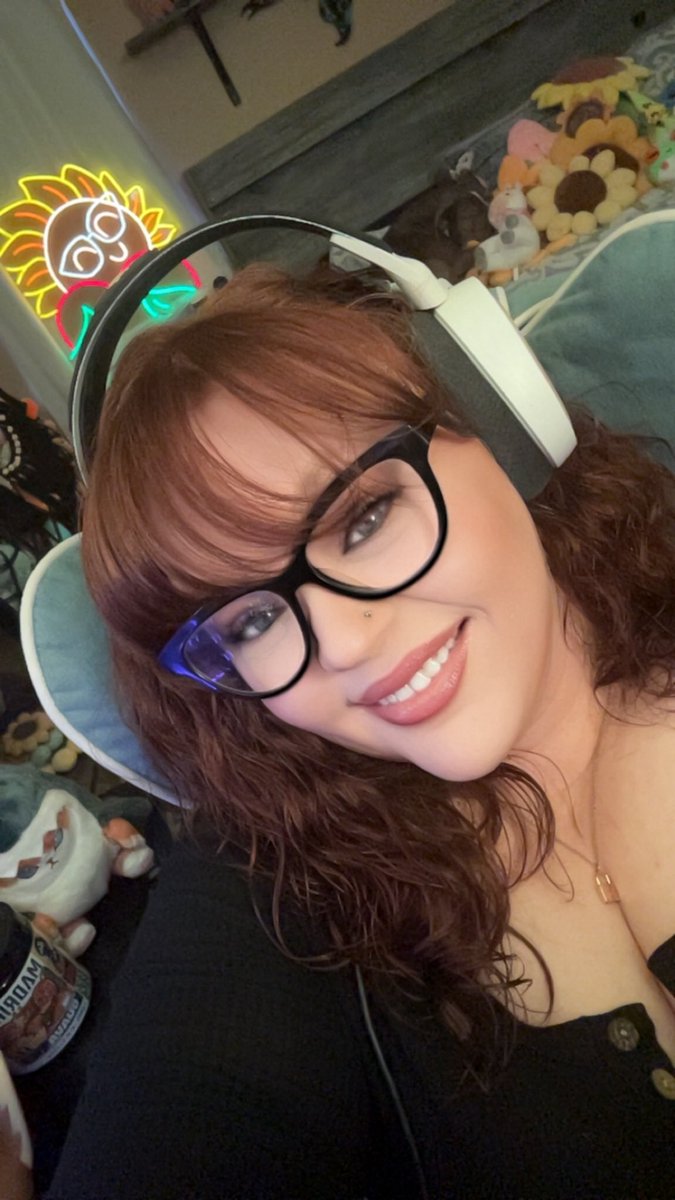 Live now! Back with some <a href="/VoyagersofNera/">Voyagers of Nera ⛵ Ships & Spirit Update!</a> and those drops! Going to deep dive into some building today! 

Time to make pretty!! Get in here! 🌺 
Twitch.tv/Meistar