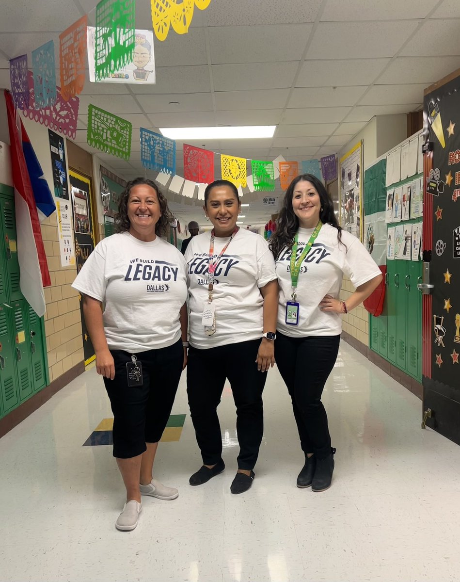 #Attendancematters 
Triplets for the day👯‍♀️
Celebrating 4th graders showing up on time every day and trying their best. On their way to success!
<a href="/dallasschools/">Dallas ISD</a> 
<a href="/charapace08/">Chara Pace</a> <a href="/UmojaTurner/">Umoja Turner</a>