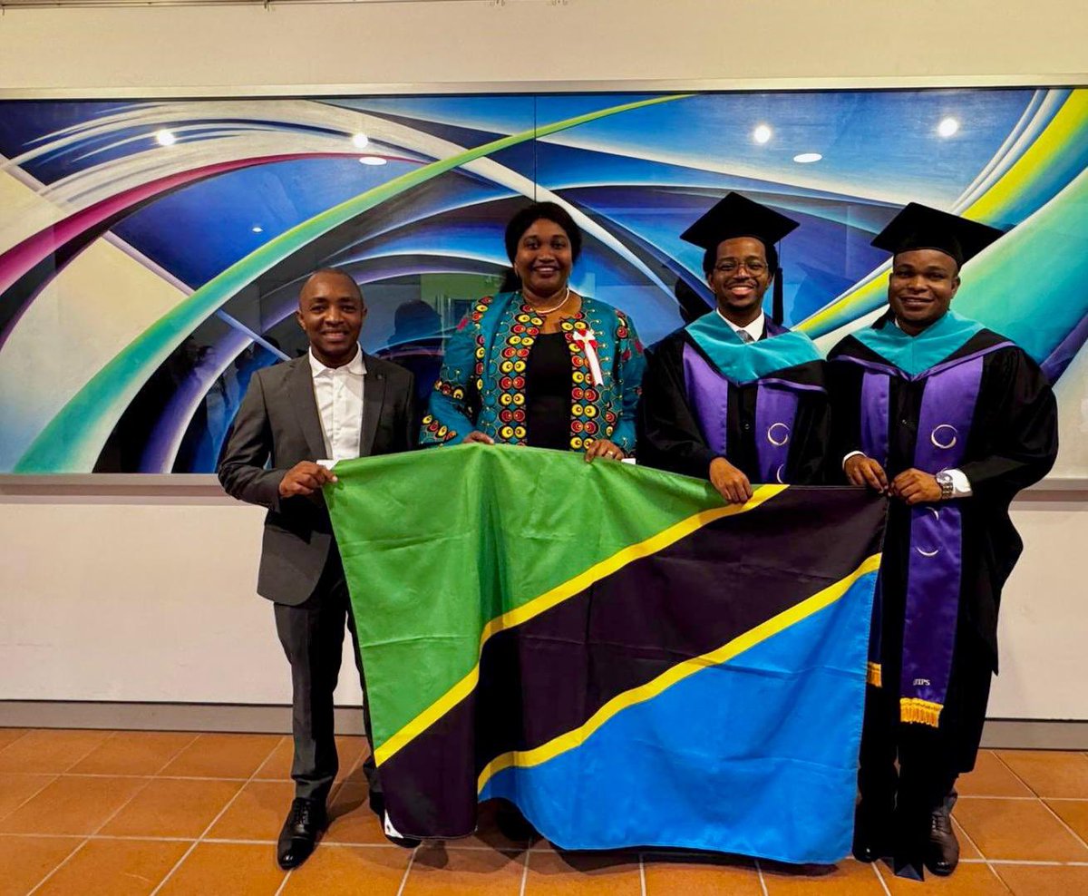 UbaloziJapan's tweet image. The Embassy participated in the 2025 Graduation Ceremony of the National Graduate Institute for Policy Studies (GRIPS), where three Tanzania students proudly graduated with Master’s degrees in Public Policy and the Public Finance (Tax) Program. This milestone shows Tanzania&apos;s…