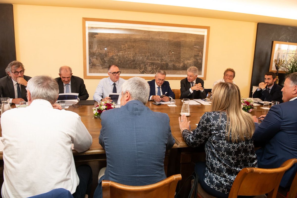 Iniziato a Roma il confronto tra i vertici di Confindustra ed i leader della confederazioni sindacali. Per la #Cisl partecipano la Segretaria Generale #DanielaFumarola ed il Segretario Confederale Mattia Pirulli.