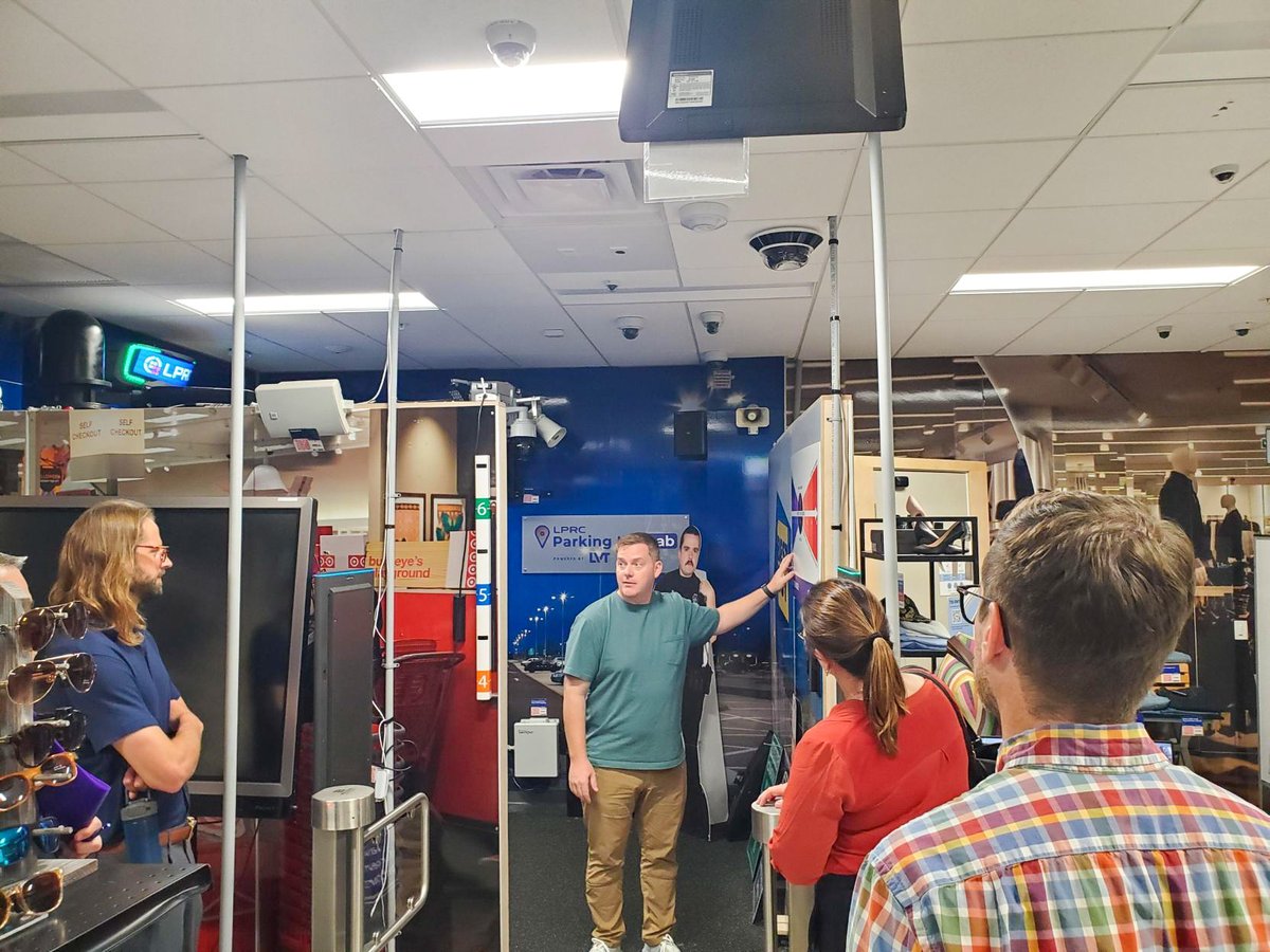 UFAccelerate's tweet image. We love giving tours at our #HubSweetHome! 

One of our favorite parts is sharing the incredible work our clients are doing. When they invite us into their space to showcase their stories, it&apos;s a true honor. Thank you to the fantastic people who make The Hub what it is! 🎉

#GNV