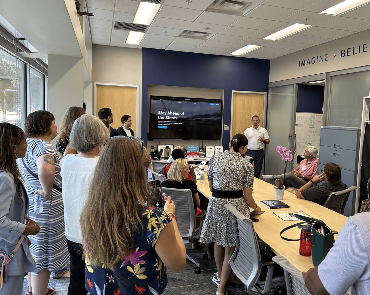 UFAccelerate's tweet image. We love giving tours at our #HubSweetHome! 

One of our favorite parts is sharing the incredible work our clients are doing. When they invite us into their space to showcase their stories, it&apos;s a true honor. Thank you to the fantastic people who make The Hub what it is! 🎉

#GNV