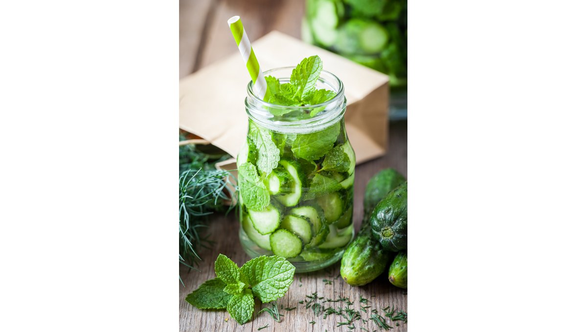 brockcoinc's tweet image. Cool, crisp, and refreshingly unexpected! 🥒🌿 Our latest infusion of cucumber, mint &amp;amp; dill is a savory-sweet twist on your usual sip. Hydration just got more interesting. 💧

#InfusedforYou #SipSmart #FlavorfulHydration