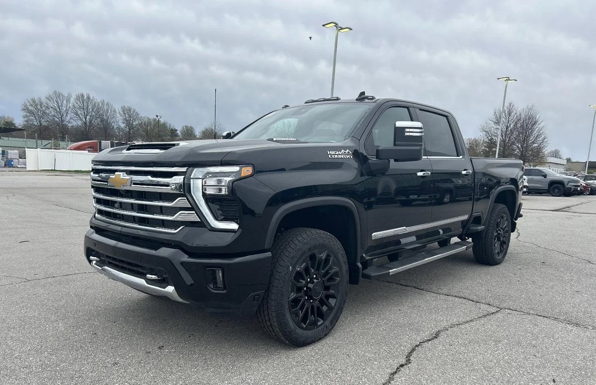 McCarthyLSChevy's tweet image. 🔥 The 2025 Chevy Silverado is here — and it’s loaded.

🖤 Jet black interior.
🛻 Diesel power.
💰 Over $5,000 in savings right now at Chevy of Lee’s Summit.

Click here to browse: ow.ly/9XXv50WVZm3

#ChevyLeesSummit #2025Silverado #DieselPower #JetBlackInterior #TruckDeals