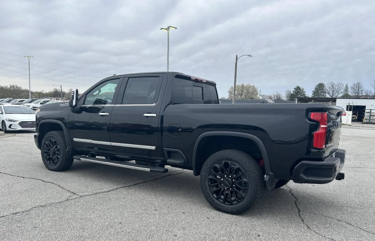 McCarthyLSChevy's tweet image. 🔥 The 2025 Chevy Silverado is here — and it’s loaded.

🖤 Jet black interior.
🛻 Diesel power.
💰 Over $5,000 in savings right now at Chevy of Lee’s Summit.

Click here to browse: ow.ly/9XXv50WVZm3

#ChevyLeesSummit #2025Silverado #DieselPower #JetBlackInterior #TruckDeals