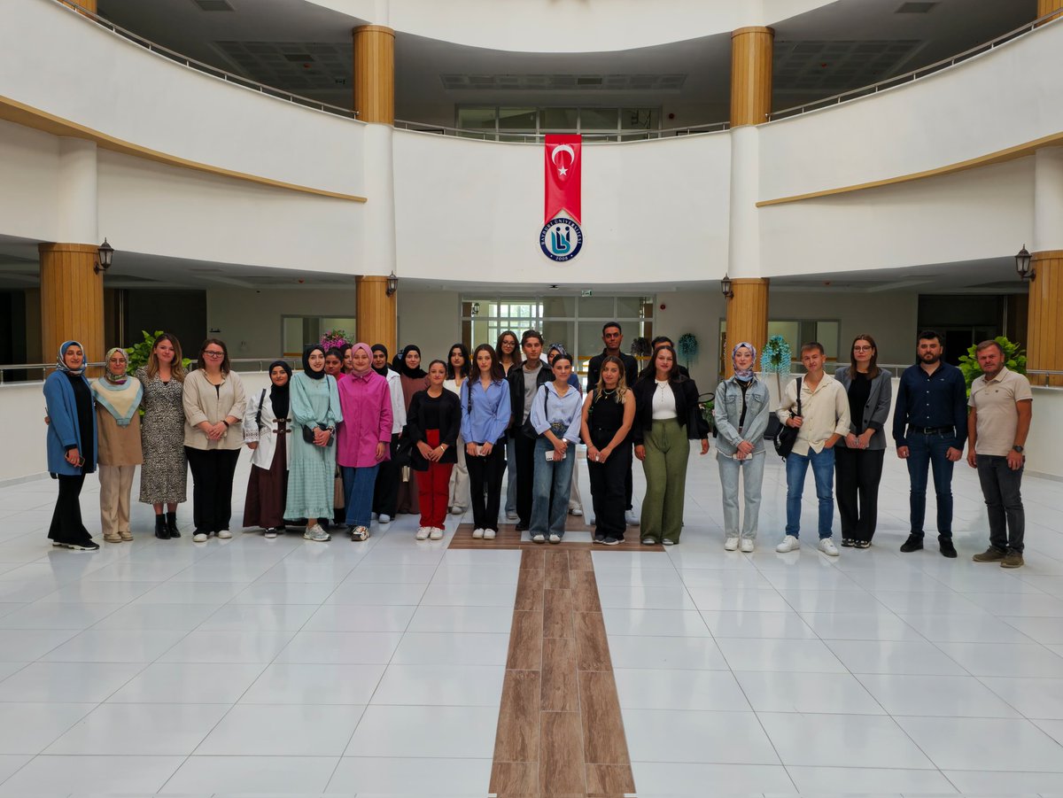BAYÜ İnsan ve Toplum Bilimleri Fakültesi (@bayu_itbf) on Twitter photo Oryantasyon Programı kapsamında kütüphane gezisi gerçekleştirilerek kütüphanenin kullanımı ve sunduğu olanaklar hakkında öğrencilere bilgi verildi.
<a href="/Bayburtedu/">Bayburt Üniversitesi (BAYÜ)</a>
<a href="/MutluTurkmen/">Mutlu Türkmen</a>
<a href="/bayu_kutuphanee/">BAYÜ Kütüphane</a> Oryantasyon Programı kapsamında kütüphane gezisi gerçekleştirilerek kütüphanenin kullanımı ve sunduğu olanaklar hakkında öğrencilere bilgi verildi.
<a href="/Bayburtedu/">Bayburt Üniversitesi (BAYÜ)</a>
<a href="/MutluTurkmen/">Mutlu Türkmen</a>
<a href="/bayu_kutuphanee/">BAYÜ Kütüphane</a>