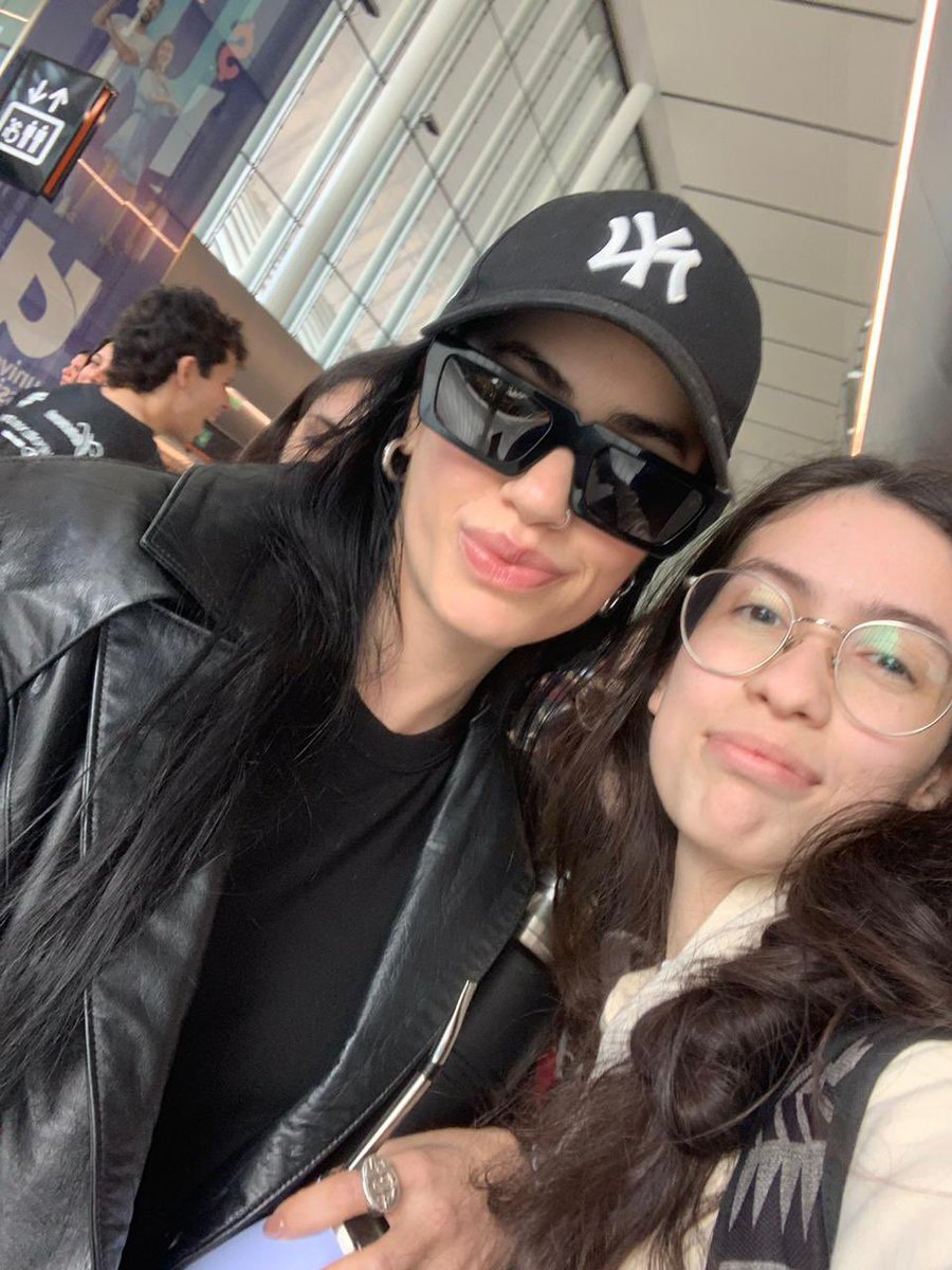 esposgoddess's tweet photo. a lali la descuidas un segundo y ya se está tomando un avión a madrid https://t.co/3q7jJPwgcG