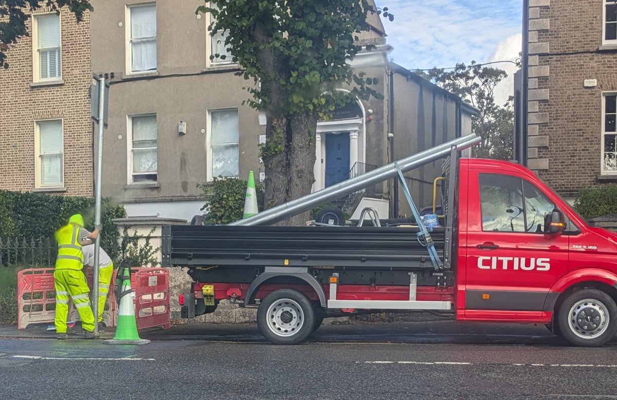 More unnecessary signposts from <a href="/DubCityCouncil/">Dublin City Council</a> on Leinster Road, #Rathmines.  Their fetish, and profits for #Citius, knows no bounds.  Disregarding their own manual, a signpost every 10 metres is their expensive waste of property tax money.  #Jackasses #Scam <a href="/rtenews/">RTÉ News</a> <a href="/PatKennyNT/">Pat Kenny Newstalk</a>