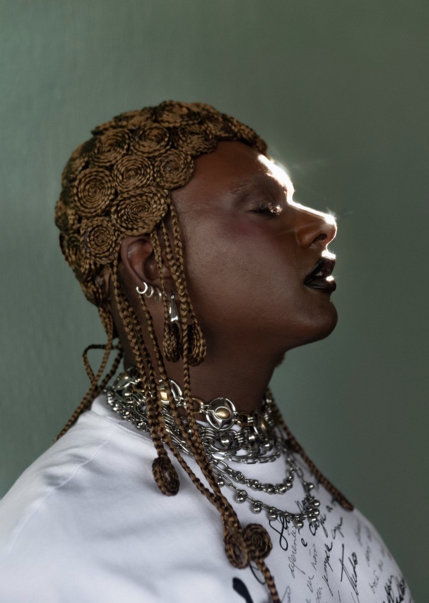 eolorr's tweet photo. Com o aclamado 'CAJU', Liniker recebeu incríveis SETE indicações ao Grammy Latino 2025: 

Álbum do Ano – CAJU
Música do Ano – “Veludo Marrom”
Gravação do Ano – “Ao Teu Lado”
Melhor Álbum de Pop Contemporâneo em Língua Portuguesa – CAJU
Melhor Interpretação Urbana em Língua Portuguesa – CAJU
Melhor Canção em Língua Portuguesa – “Veludo Marrom”
Melhor Álbum de Engenharia de Gravação – CAJU