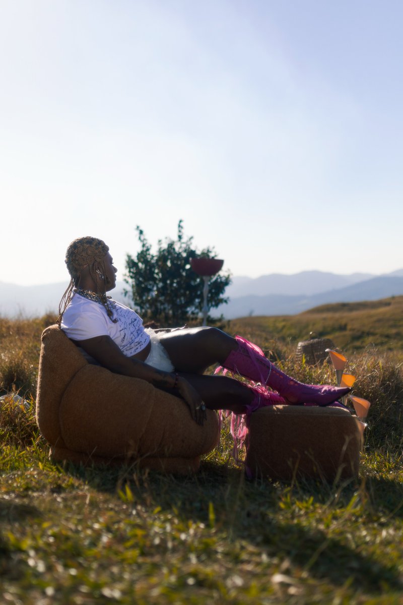 Com o aclamado 'CAJU', Liniker recebeu incríveis SETE indicações ao Grammy Latino 2025: 

Álbum do Ano – CAJU
Música do Ano – “Veludo Marrom”
Gravação do Ano – “Ao Teu Lado”
Melhor Álbum de Pop Contemporâneo em Língua Portuguesa – CAJU
Melhor Interpretação Urbana em Língua